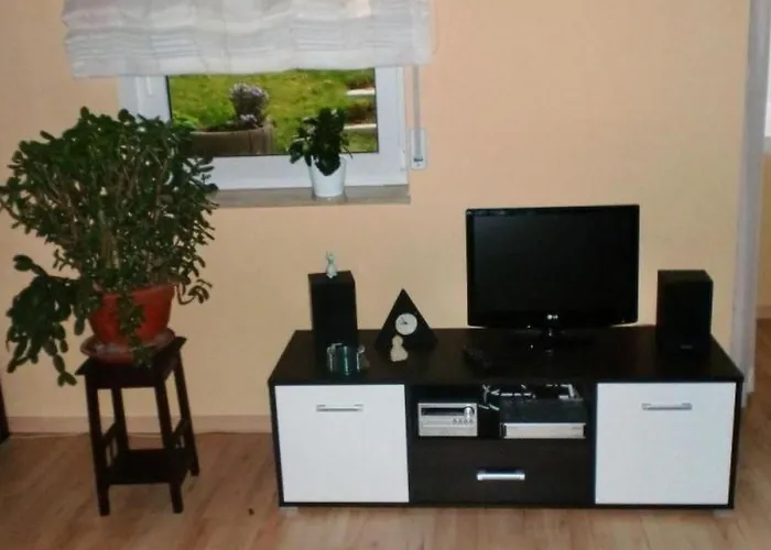 Mit Terrasse In Ruhiger Lage By Interhome شقة دريسدن